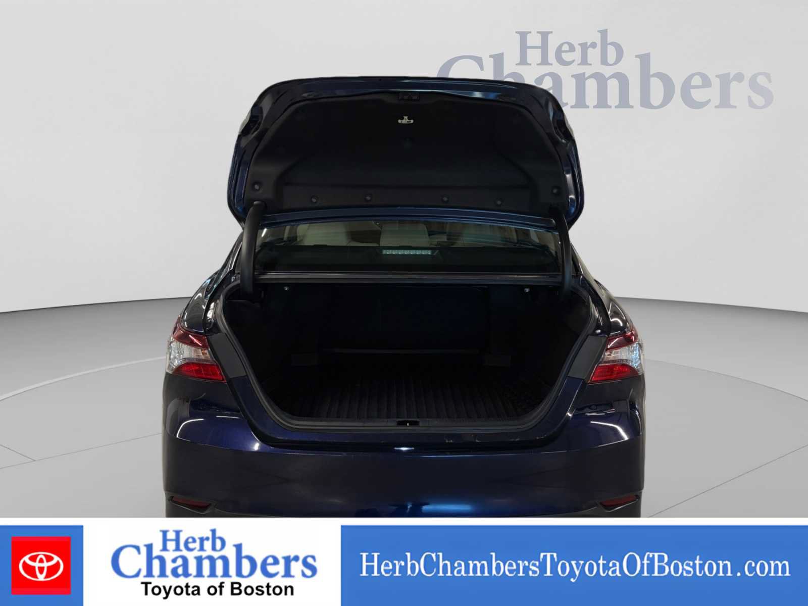 Used 2022 Toyota Camry LE FWD image 4
