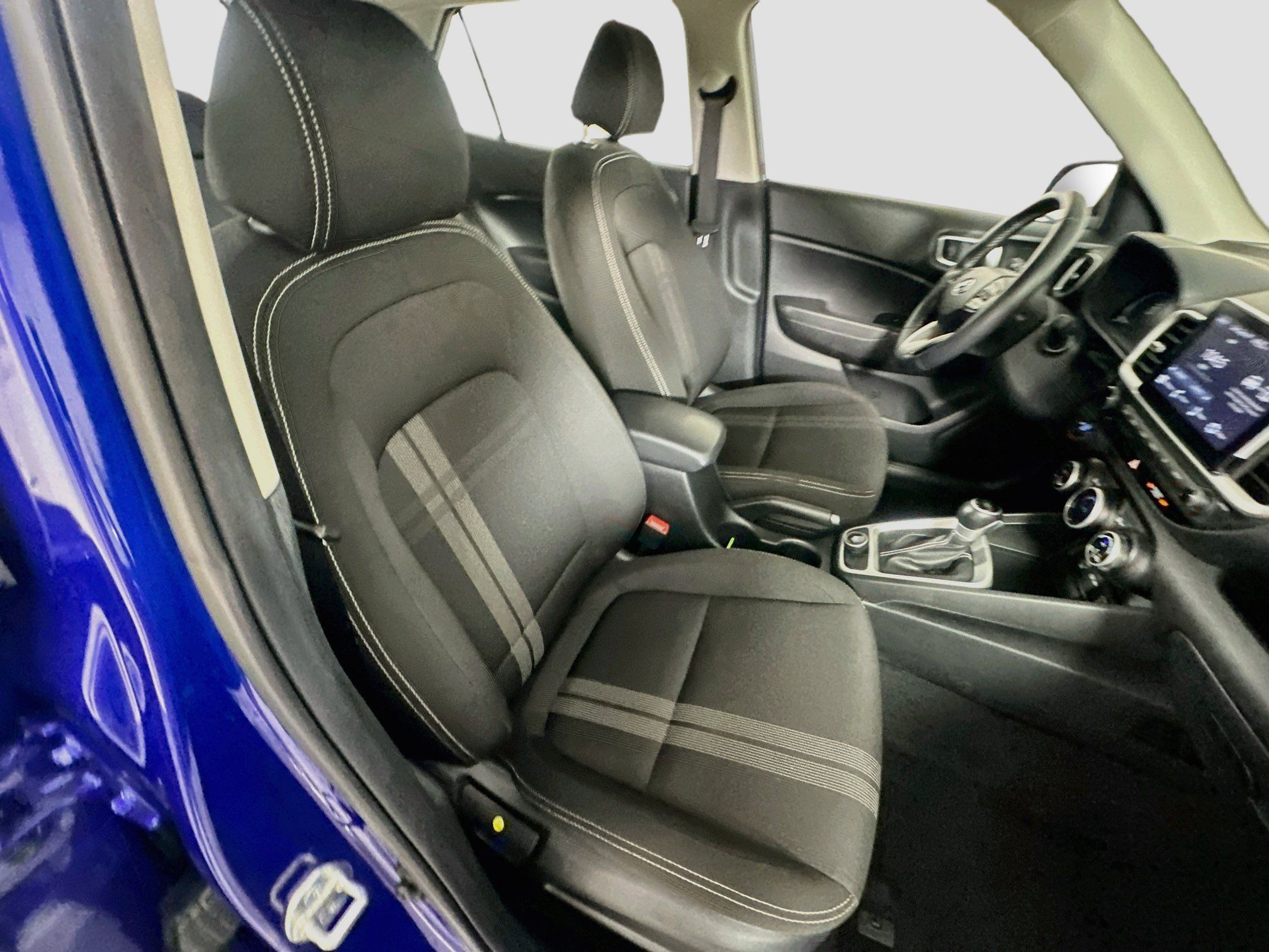 Used 2025 Hyundai Venue SEL FWD image 29