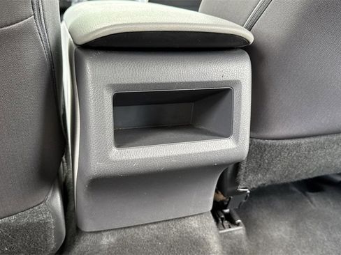 Used 2018 Toyota Camry L image 38