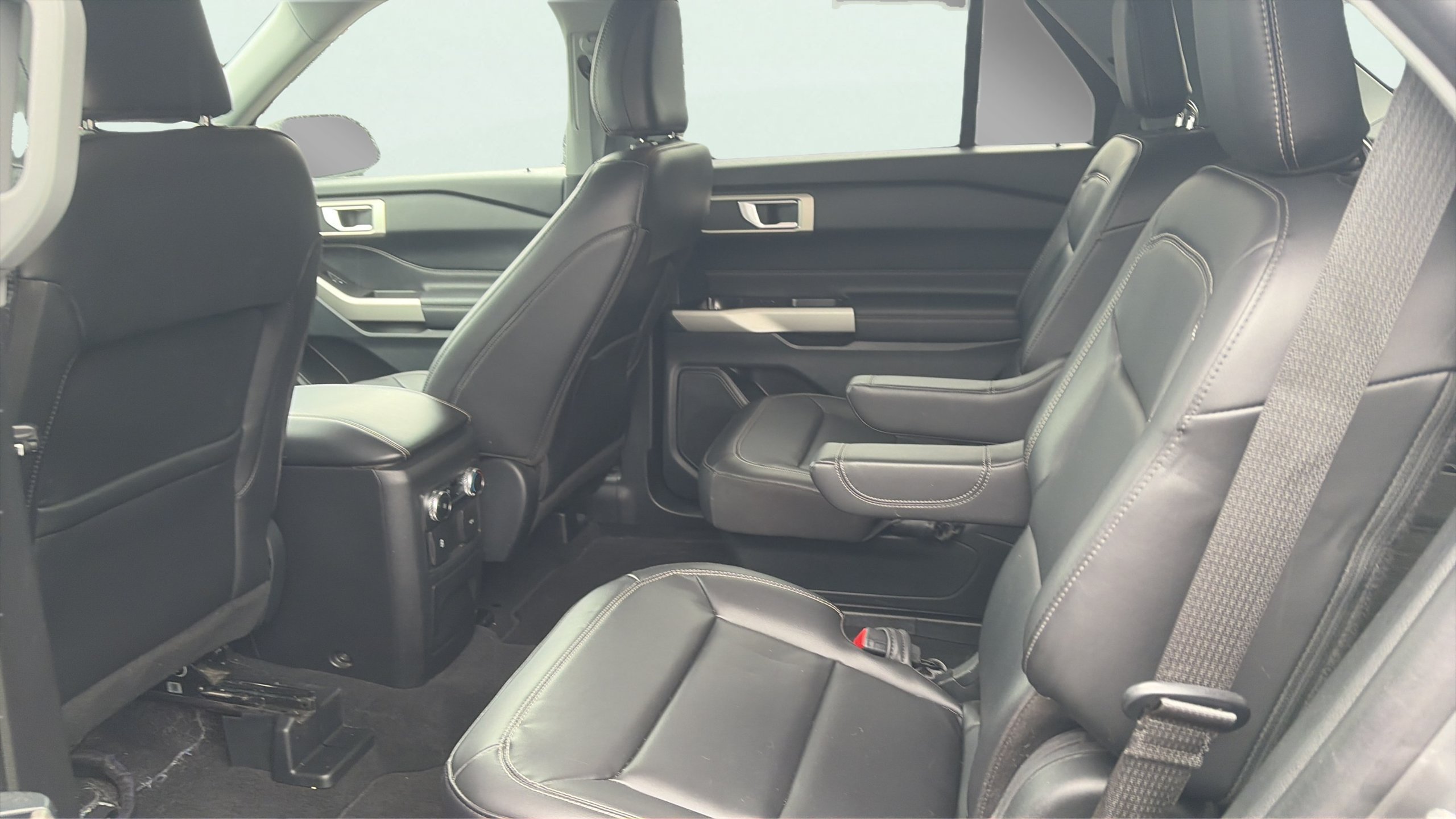 Certified 2023 Ford Explorer XLT w/ Equipment Group 202A AWD/4WD image 13
