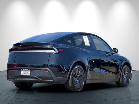 Used 2026 Tesla Model Y 2WD image 4