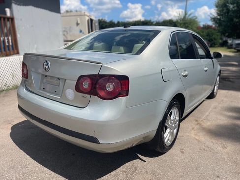 Used 2010 Volkswagen Jetta TDI image 4