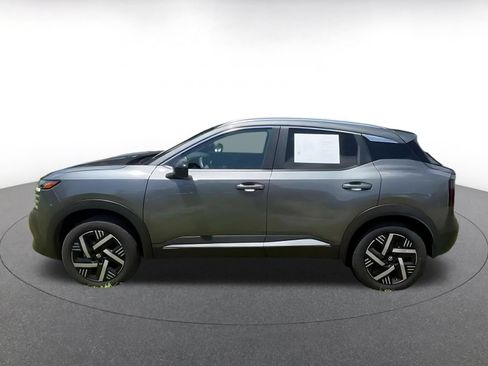 Used 2026 Nissan Kicks SV w/ Cold Weather Package FWD image 8