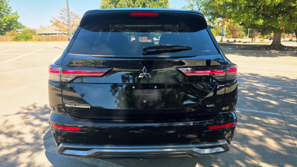 Used 2025 Mitsubishi Outlander AWD image 18