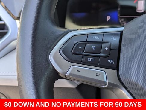 Used 2025 Volkswagen Taos SE AWD/4WD image 19