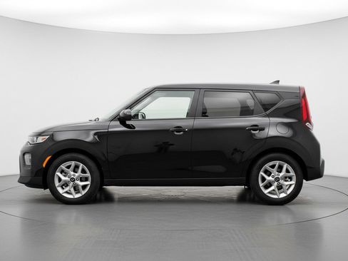 Used 2025 Kia Soul LX w/ LX Technology Package FWD image 5