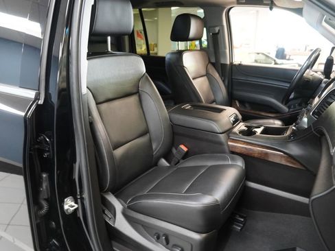 Used 2019 Chevrolet Suburban LT AWD/4WD image 27