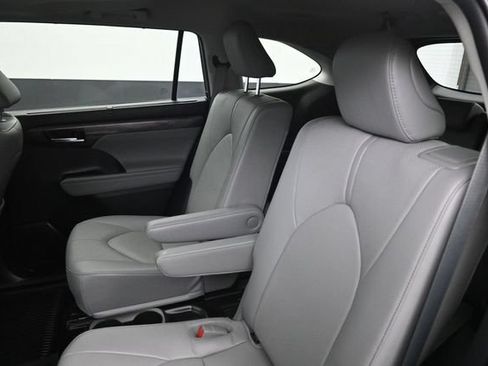 Used 2023 Toyota Highlander Limited AWD/4WD image 26