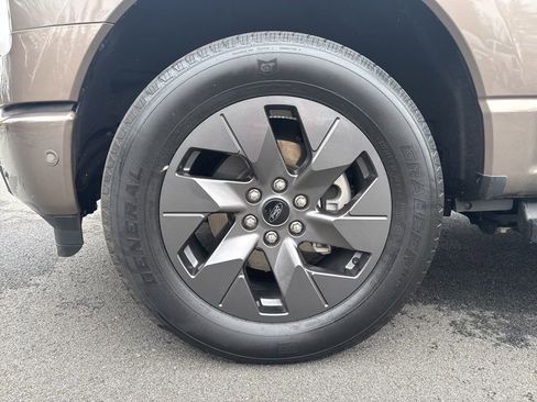 Used 2022 Ford F150 Lightning Lariat image 10