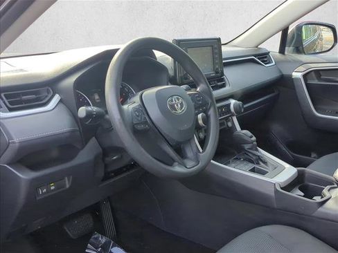 Used 2021 Toyota RAV4 LE image 9
