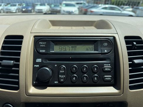 Used 2007 Nissan Frontier SE w/ SE Value Truck Pkg AWD/4WD image 10