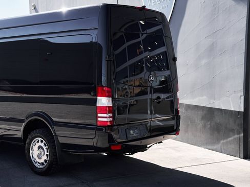 Used 2017 Mercedes-Benz Sprinter 3500 image 8