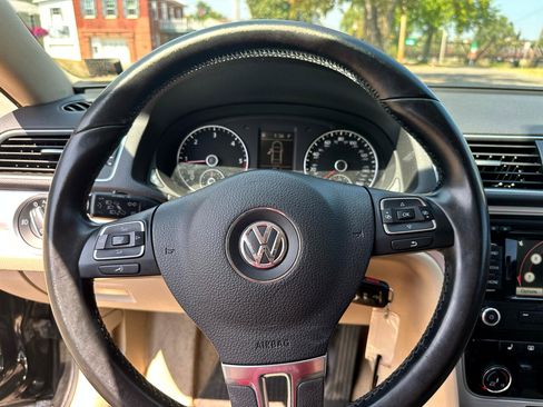 Used 2013 Volkswagen Passat TDI SE image 12