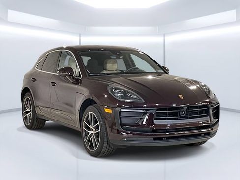 Certified 2026 Porsche Macan AWD/4WD image 3