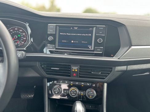 Used 2021 Volkswagen Jetta SE FWD image 17