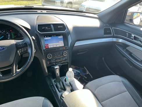Used 2017 Ford Explorer XLT w/ Equipment Group 202A AWD/4WD image 25