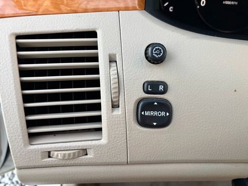 Used 2005 Toyota Avalon XL image 14