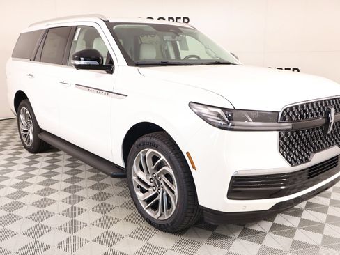 New 2026 Lincoln Navigator Premiere AWD/4WD image 1
