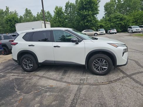Used 2024 Nissan Rogue S FWD image 4