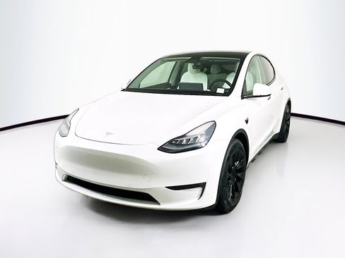 Used 2021 Tesla Model Y Long Range image 3