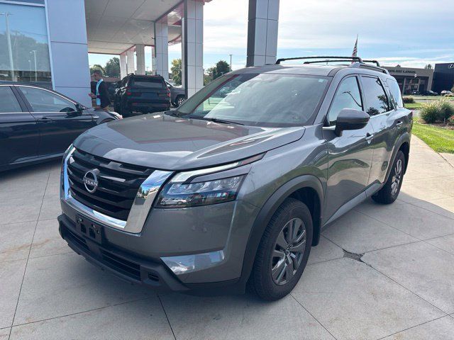 Used 2025 Nissan Pathfinder SV w/ SV Premium Package AWD/4WD image 3