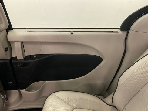 Used 2021 Chrysler Pacifica Limited w/ Uconnect Theater Family Group image 31