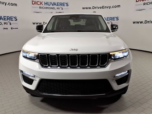 Used 2023 Jeep Grand Cherokee Limited AWD/4WD image 2