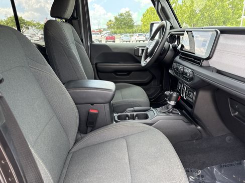 Used 2025 Jeep Wrangler Unlimited Sahara AWD/4WD image 30