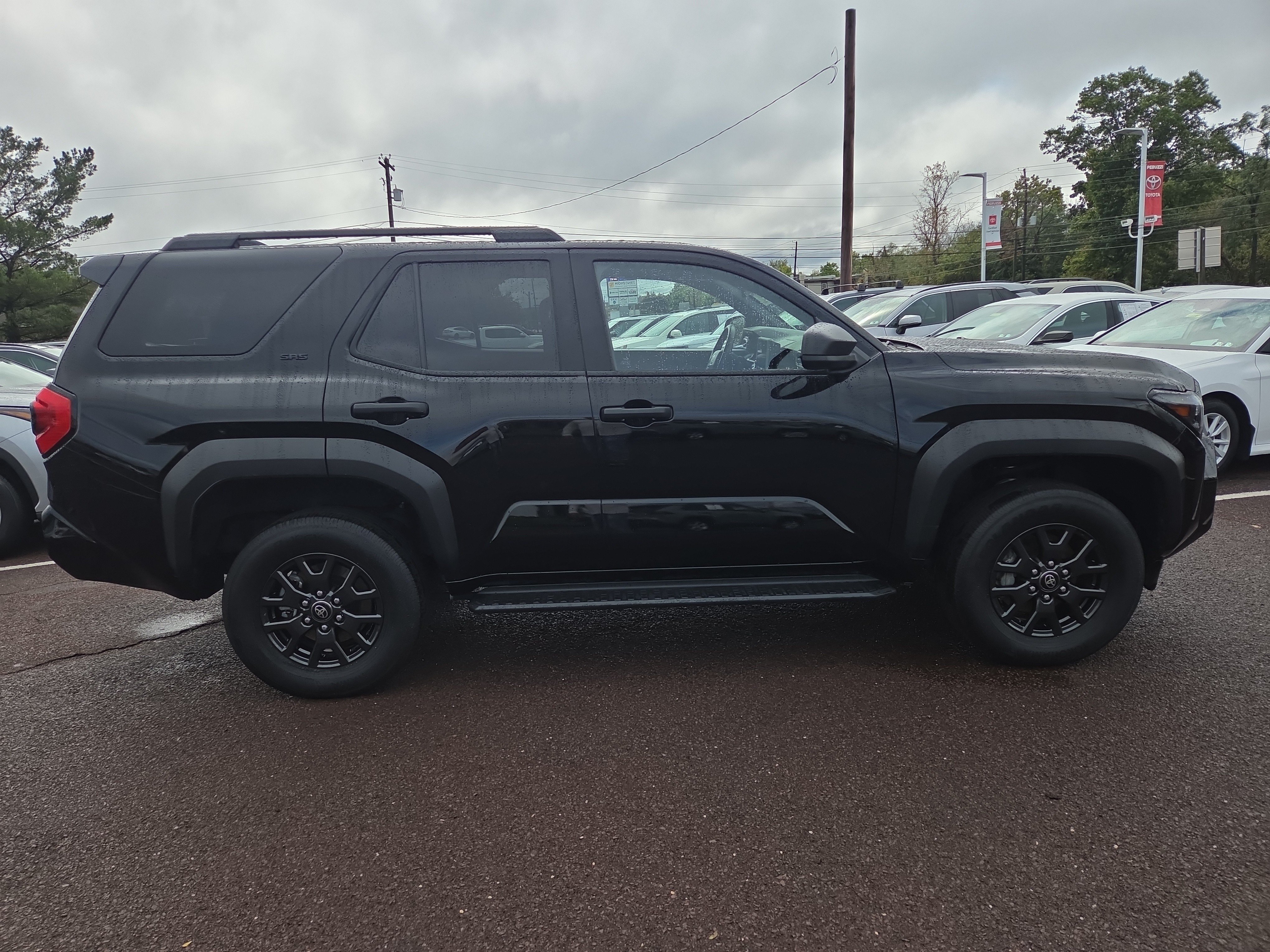 Certified 2025 Toyota 4Runner SR5 AWD/4WD image 2