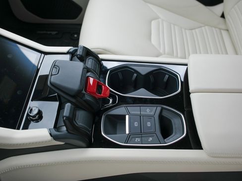 Used 2025 Lamborghini Urus SE image 20