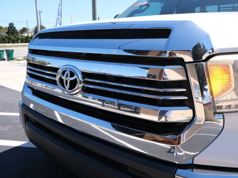 Used 2017 Toyota Tundra SR5 w/ SR5 Upgrade Package image 11