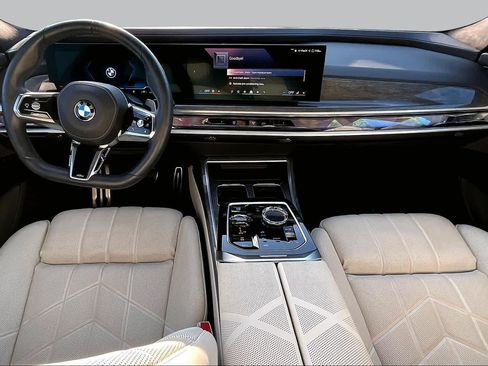 Used 2024 BMW 740i xDrive w/ Executive Package AWD/4WD image 15