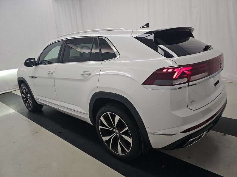 Used 2024 Volkswagen Atlas Cross Sport SEL Premium R-Line AWD/4WD image 4