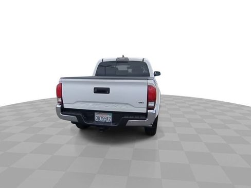 Used 2018 Toyota Tacoma SR5 RWD image 8