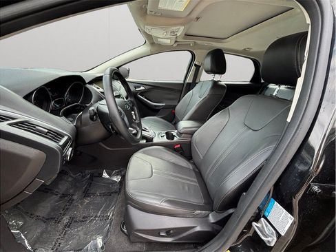 Used 2014 Ford Focus Titanium FWD image 2