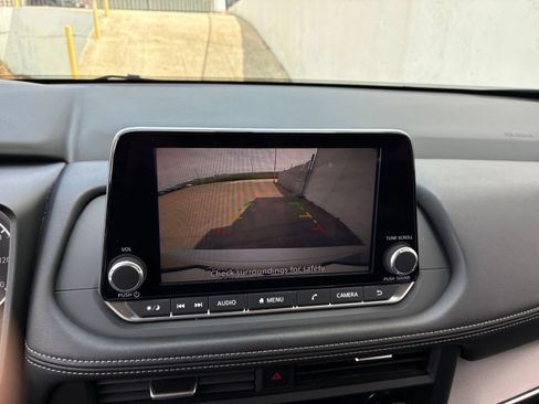 Used 2025 Nissan Rogue SV FWD image 21