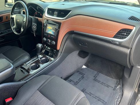 Used 2015 Chevrolet Traverse LT w/ Style and Technology Package image 28