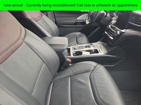 Used 2024 Ford Explorer Platinum w/ Technology Package AWD/4WD image 7
