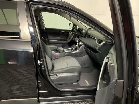 Used 2021 Toyota RAV4 XLE image 34