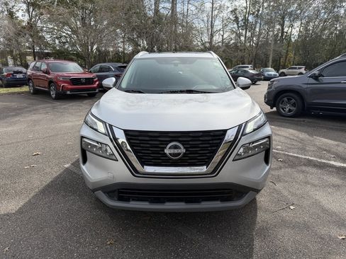 Used 2023 Nissan Rogue SV w/ SV Premium B Package image 2