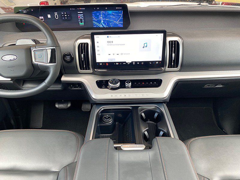 Certified 2025 Ford Expedition Active AWD/4WD image 21