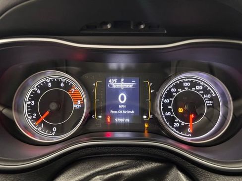 Used 2019 Jeep Cherokee Latitude w/ Comfort & Convenience Group AWD/4WD image 15