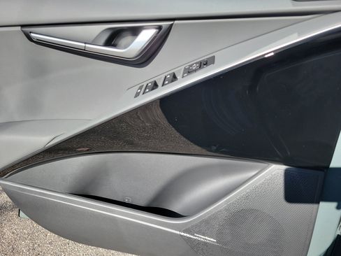 New 2026 Kia Niro EX image 18