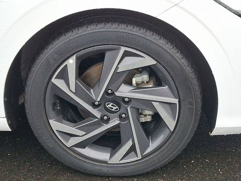 Certified 2025 Hyundai Elantra Sport image 9