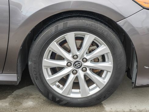 Used 2019 Toyota Camry LE w/ Carpet Mat Package FWD image 11