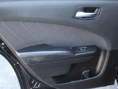 Used 2022 Dodge Charger SXT w/ Blacktop Package image 15