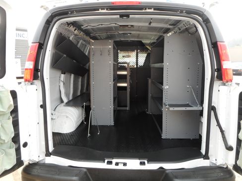 Used 2016 Chevrolet Express 2500 RWD image 18