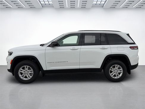 New 2025 Jeep Grand Cherokee Laredo w/ MOPAR Finishing Package image 6