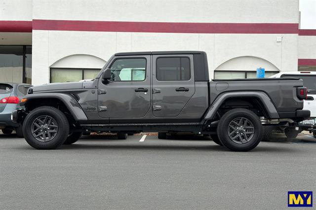 Used 2024 Jeep Gladiator Sport AWD/4WD image 7