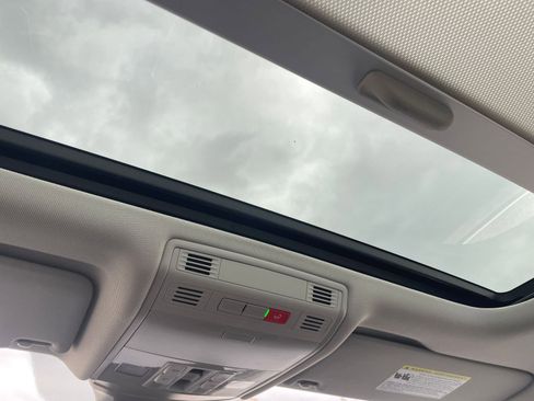 Used 2025 Volkswagen Jetta SE image 28